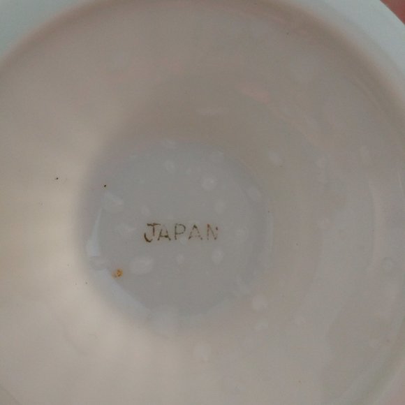 RETRO 1960-1970 PEDESTAL PORCELEIN COFFEE MUGS (2)  WHITE WITH ORANGE FLOWER - Picture 5 of 14